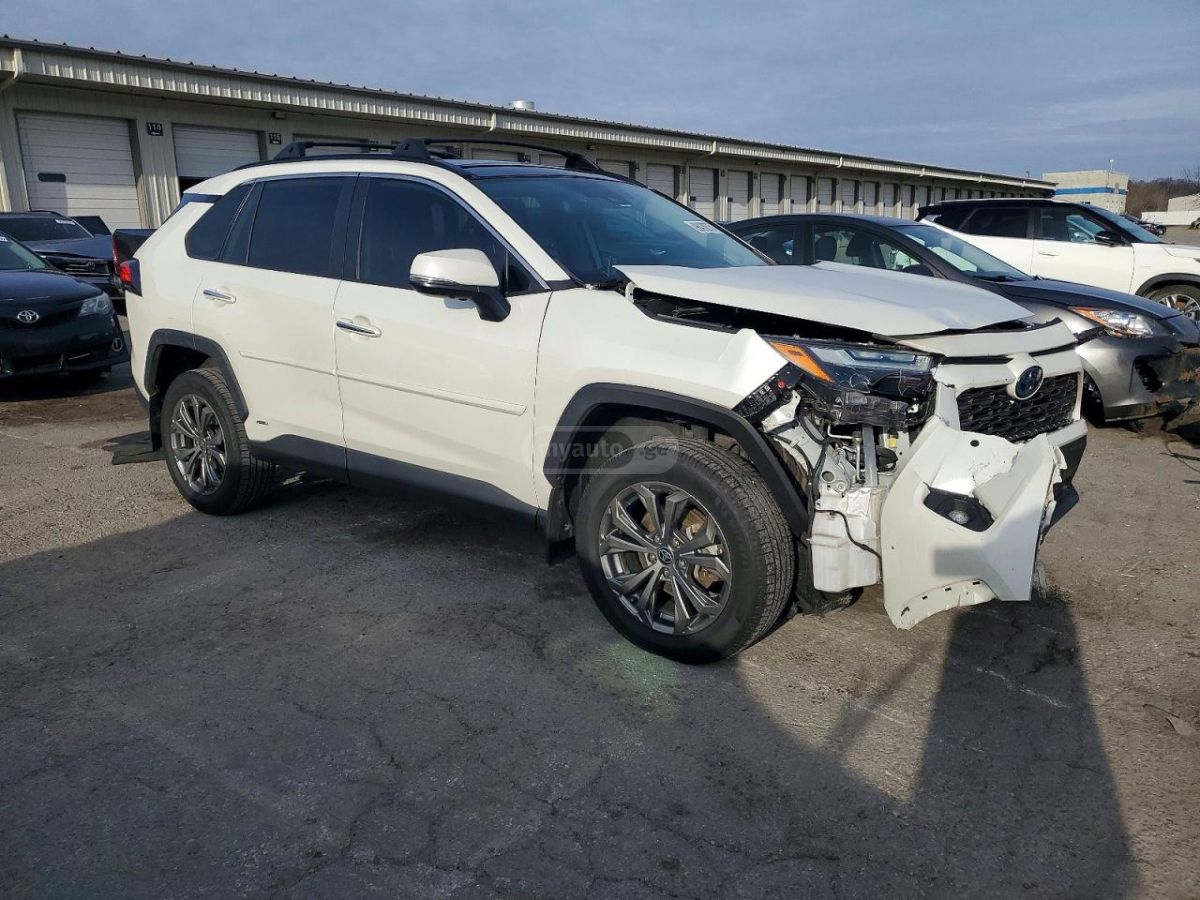 Toyota RAV 4 - фото 4