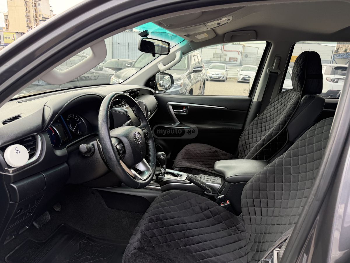 Toyota Fortuner - фото 6