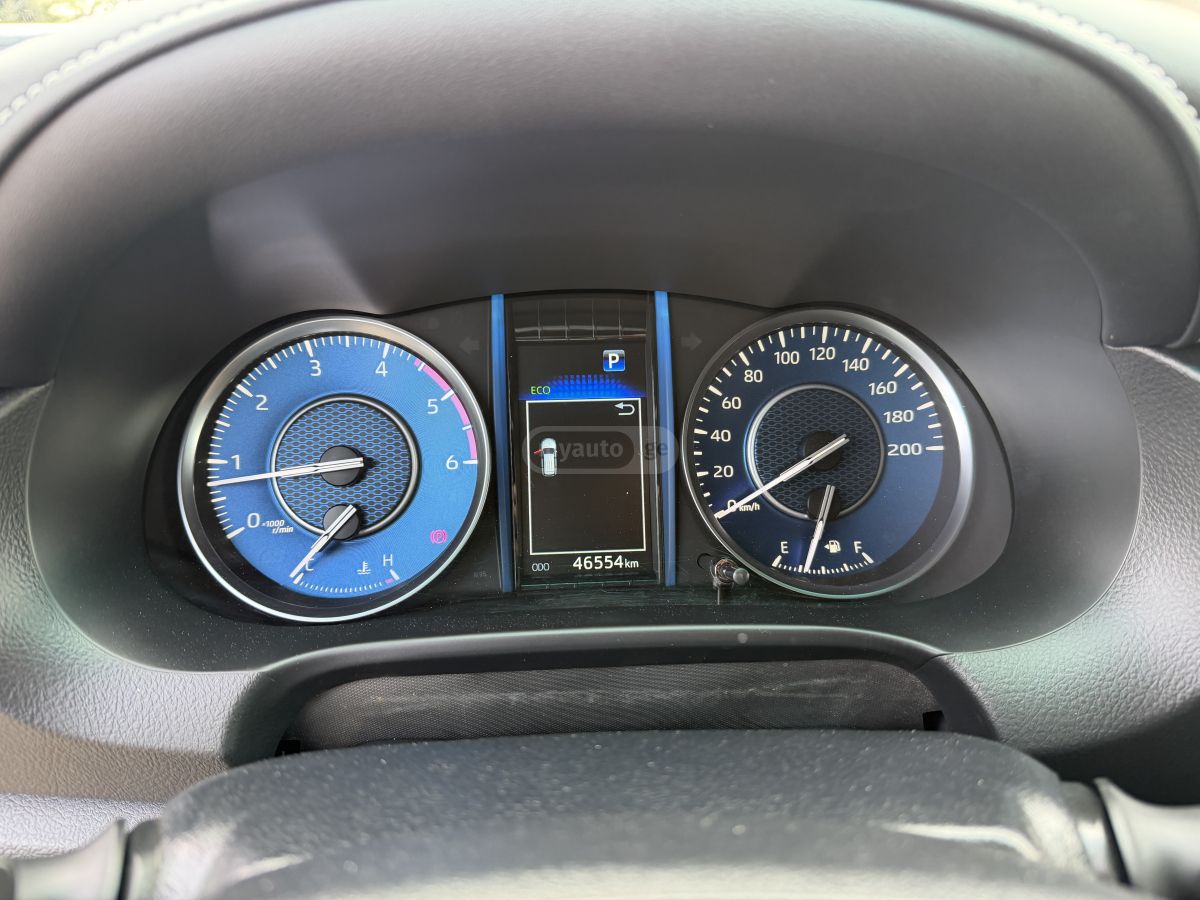 Toyota Fortuner - фото 8