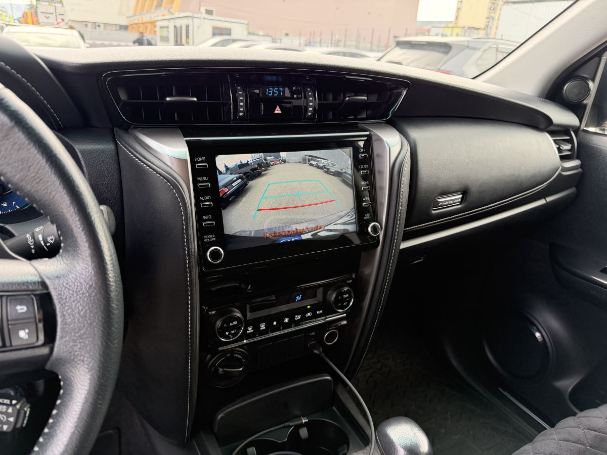 Toyota Fortuner - фото 9