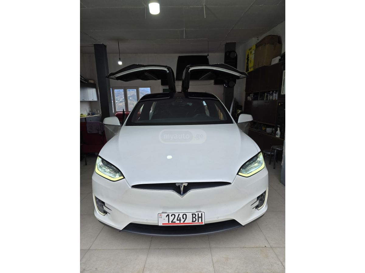 Tesla Model X - фото 1