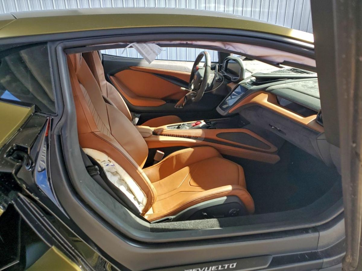 Lamborghini Aventador REVUELTO 2025 — миниатюра 10