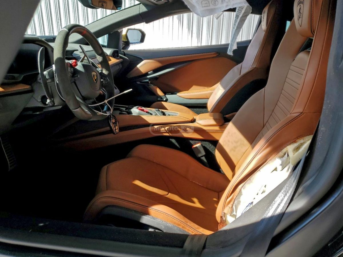 Lamborghini Aventador REVUELTO 2025 — миниатюра 7