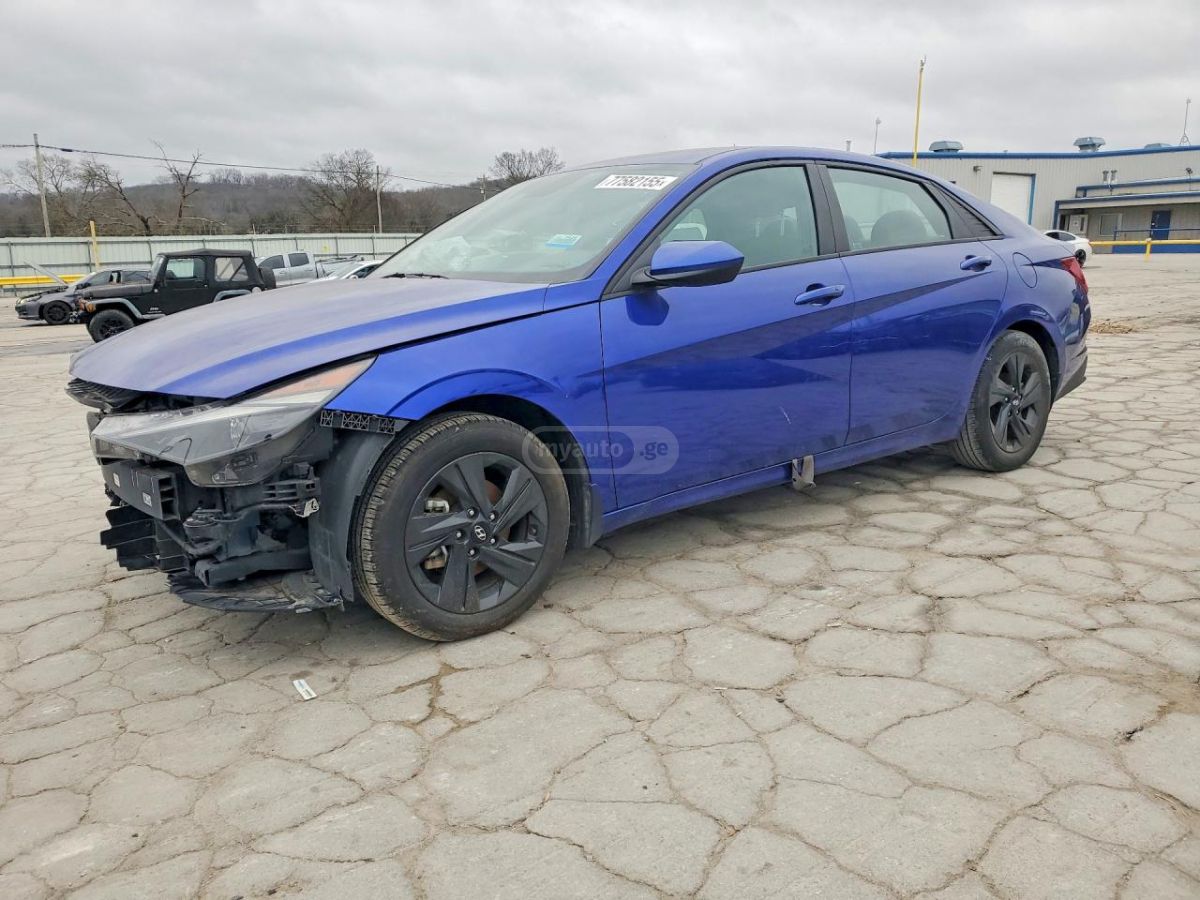 Hyundai Elantra - фото 1