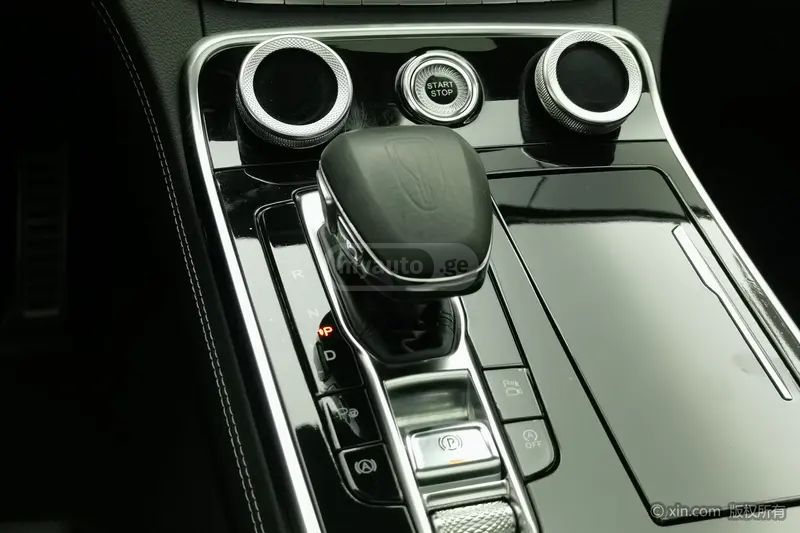 Hongqi H9 - фото 10