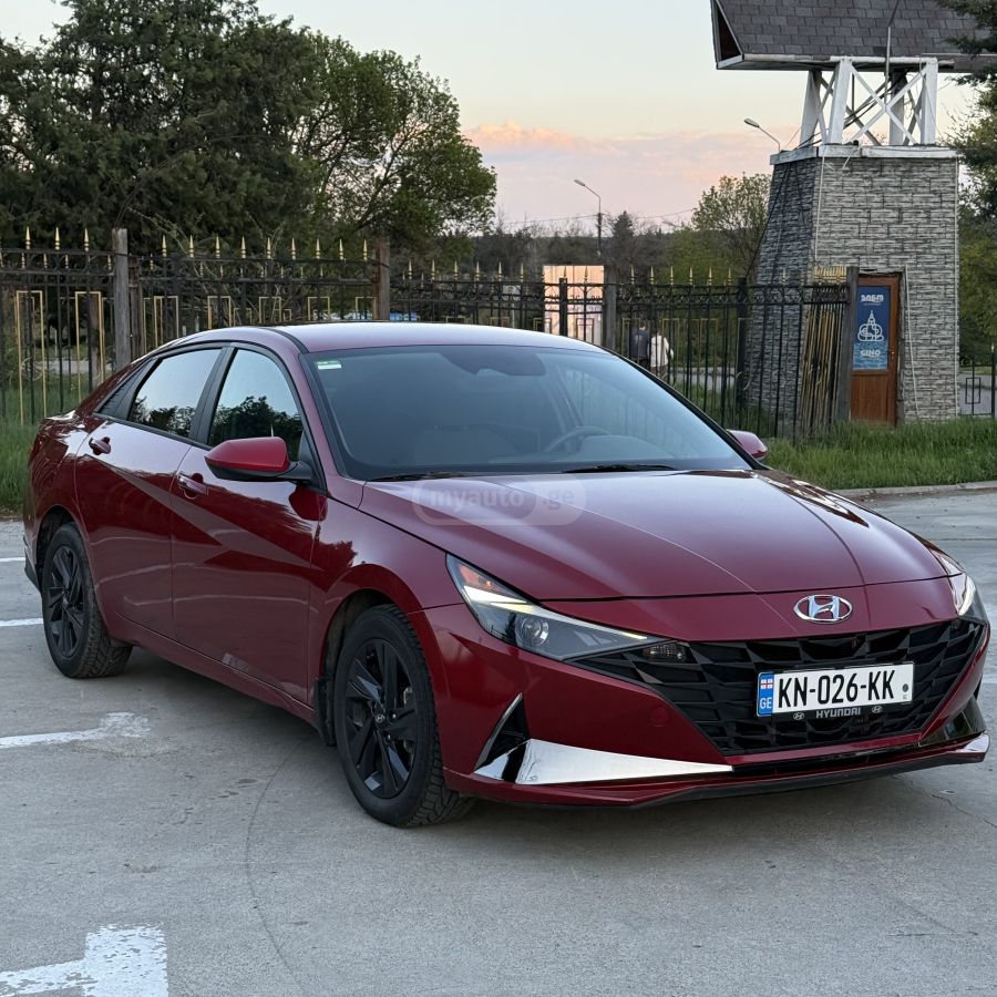 Hyundai Elantra - фото 1