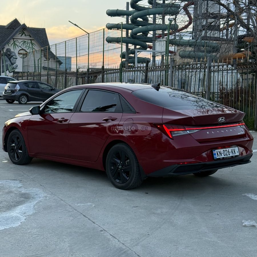 Hyundai Elantra - фото 5