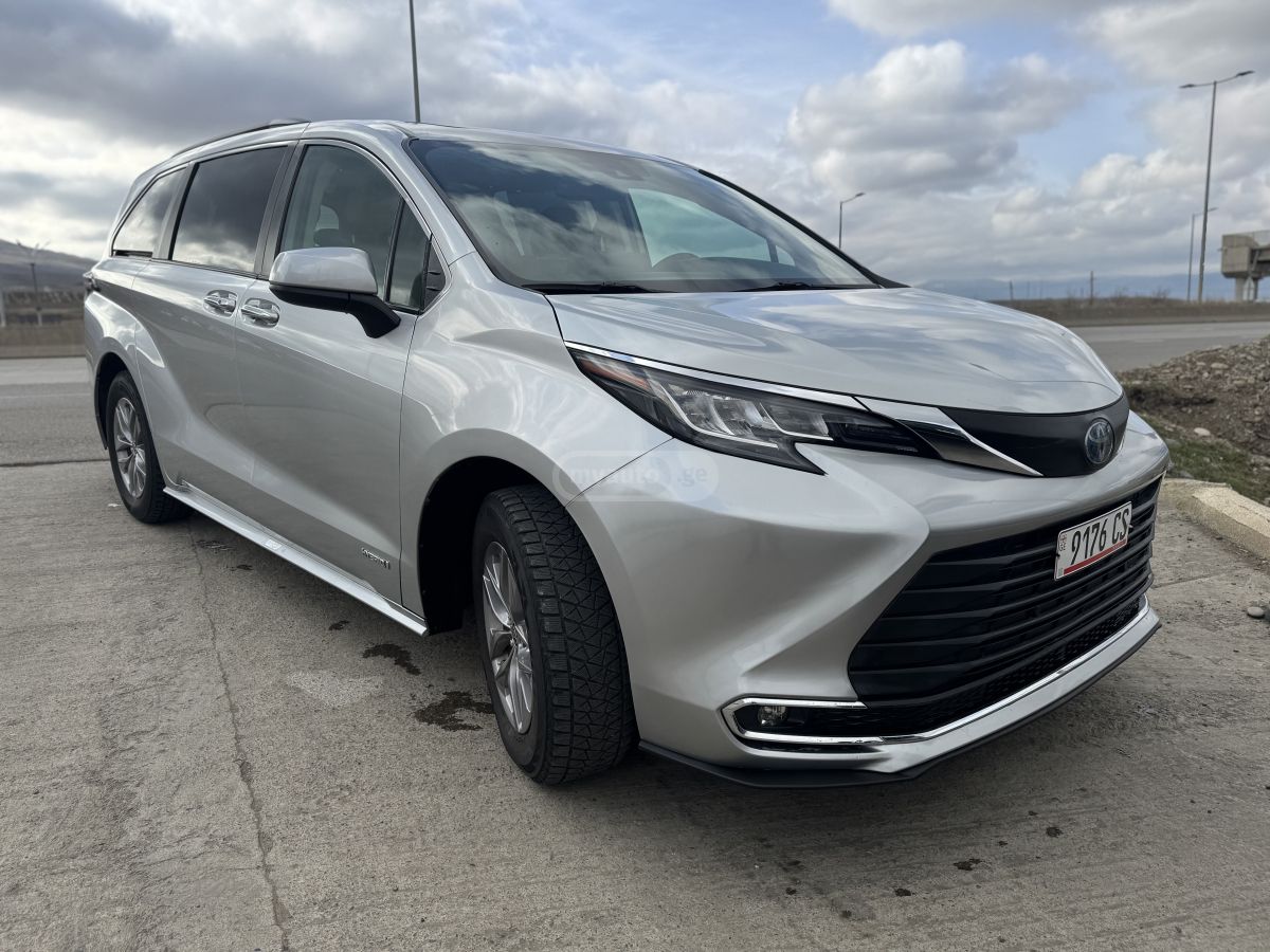 Toyota XLE 8 Passenger 4dr Front-Whee — миниатюра 1