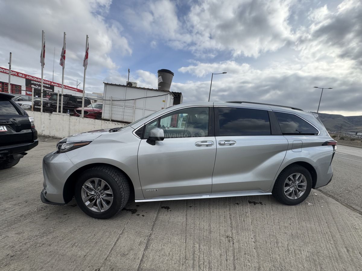 Toyota XLE 8 Passenger 4dr Front-Whee — миниатюра 3