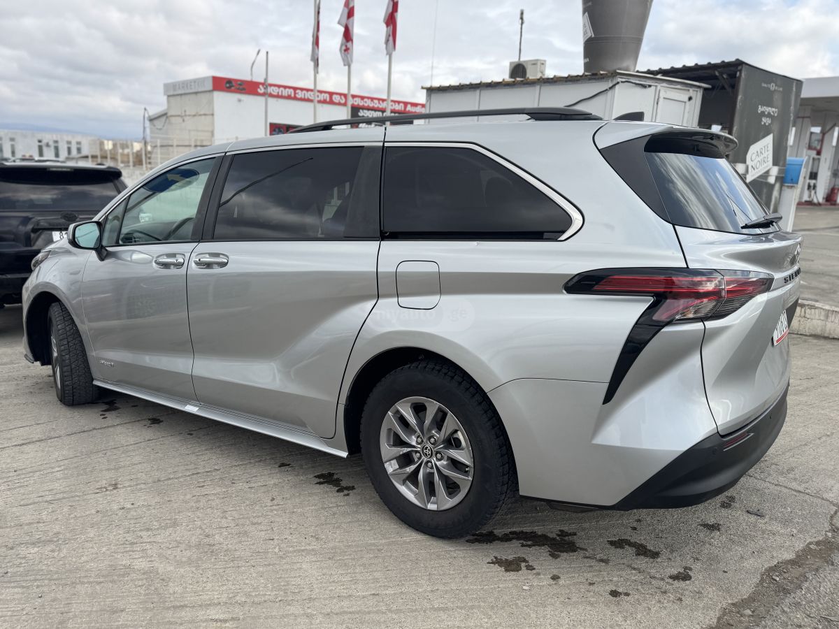 Toyota XLE 8 Passenger 4dr Front-Whee — миниатюра 4