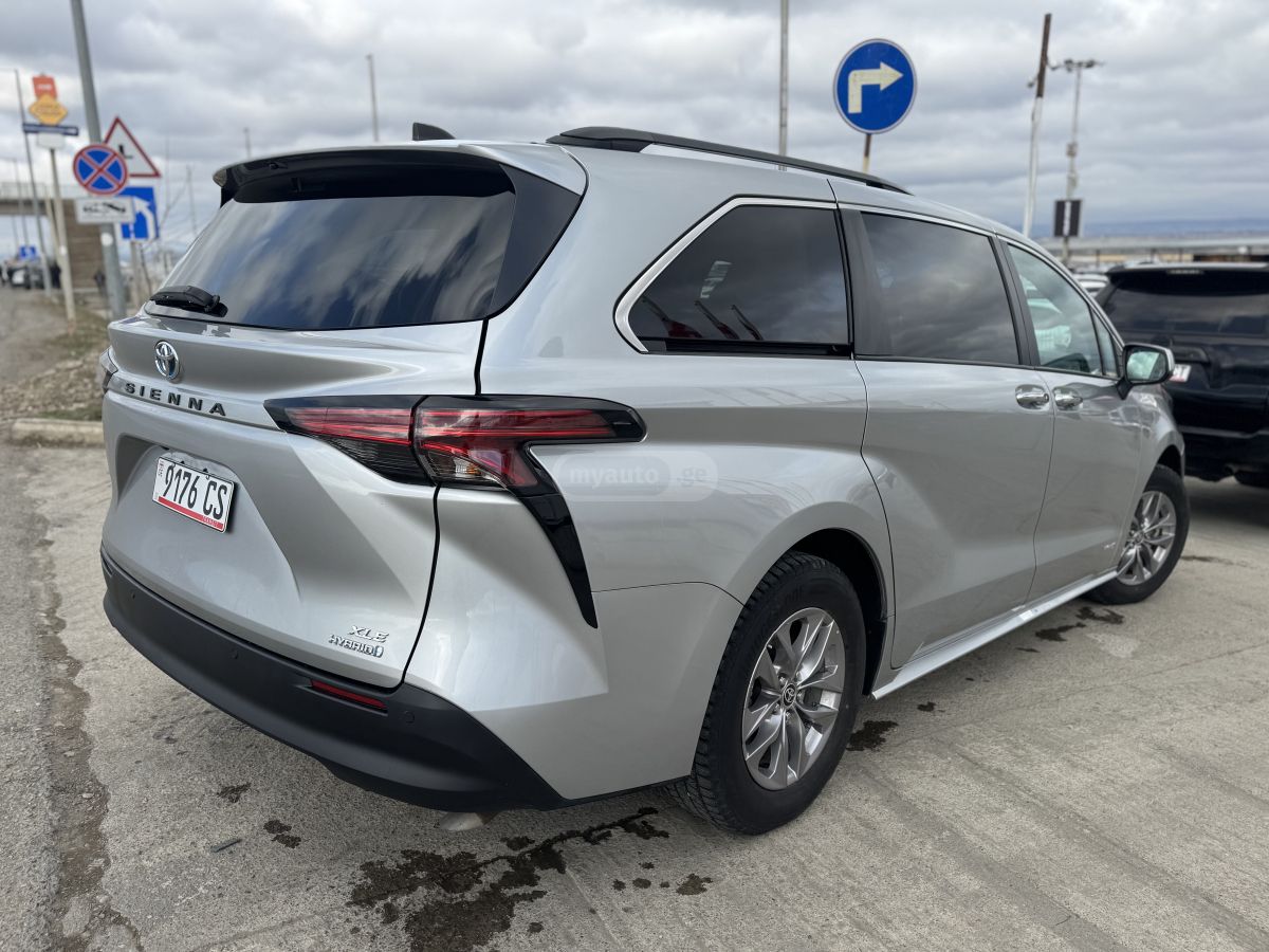 Toyota XLE 8 Passenger 4dr Front-Whee — миниатюра 6