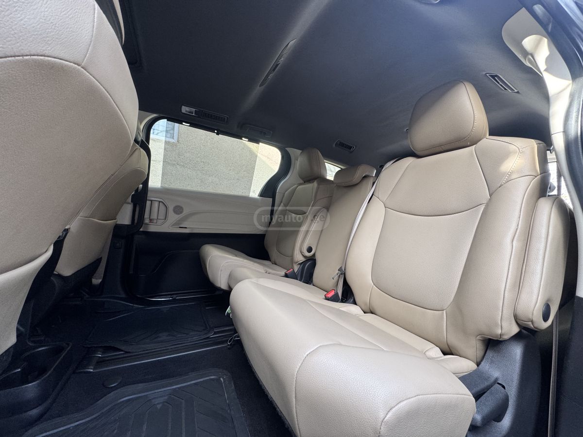 Toyota XLE 8 Passenger 4dr Front-Whee — миниатюра 8