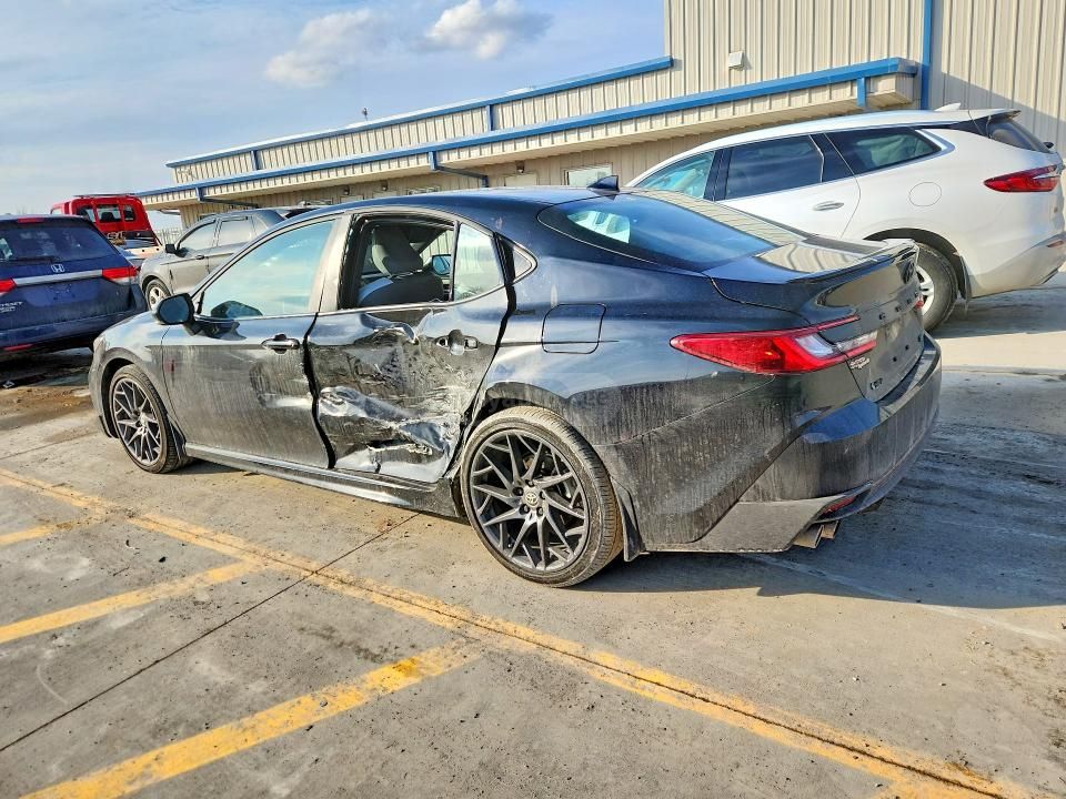 Toyota Camry - фото 2