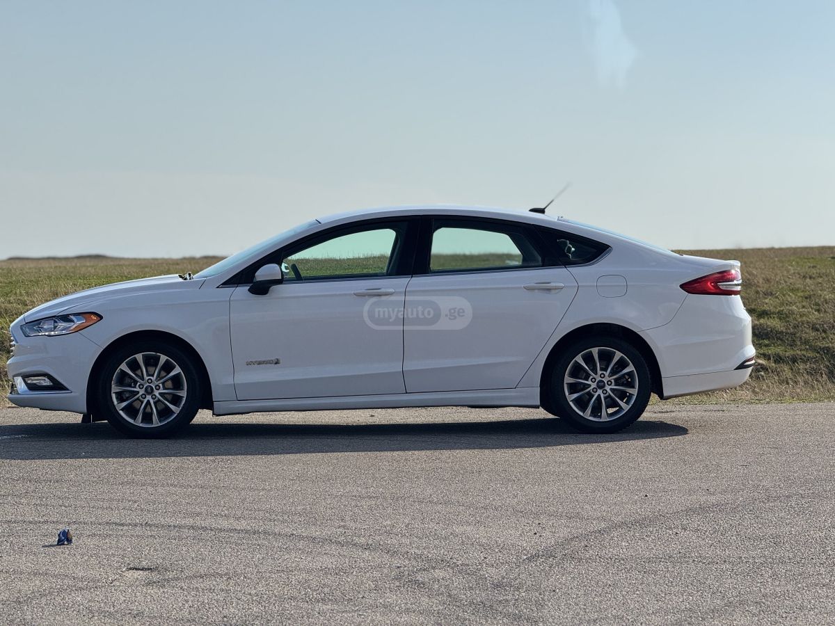 Ford Fusion - фото 4