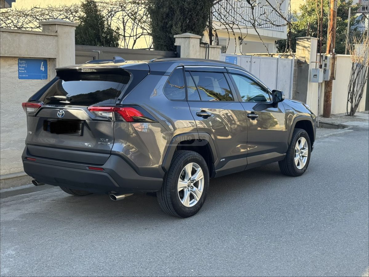 Toyota RAV 4 - фото 4