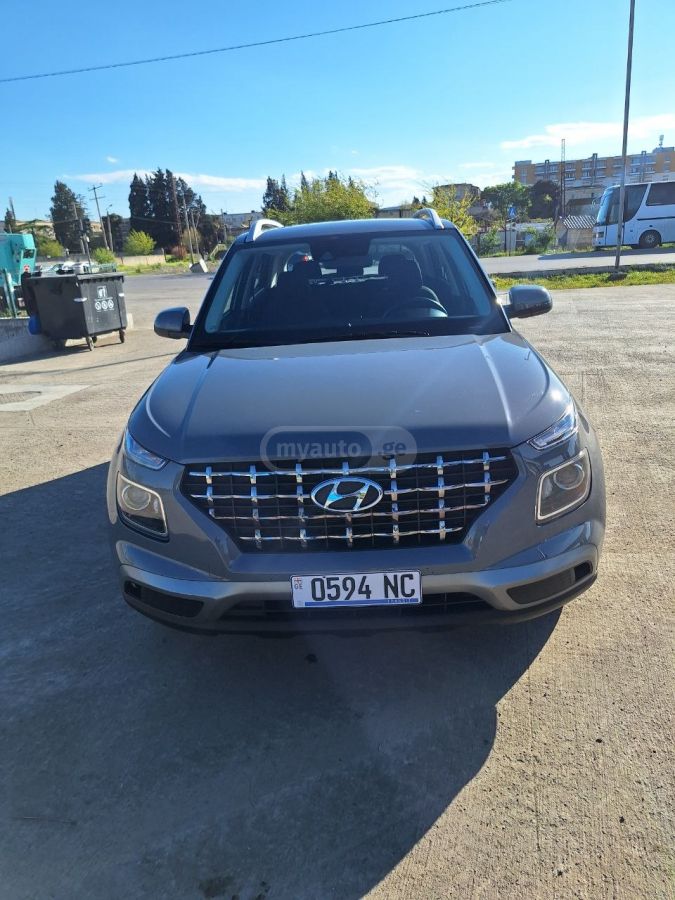 Hyundai venue - фото 1