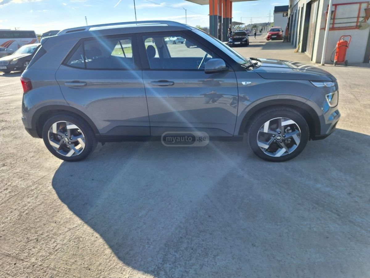 Hyundai venue - фото 2