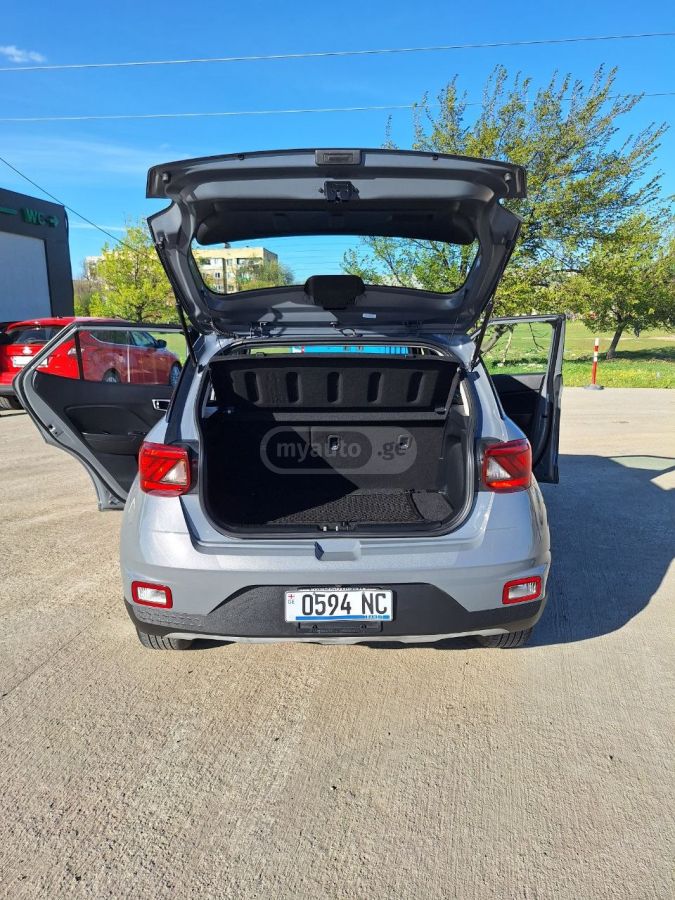 Hyundai venue - фото 6