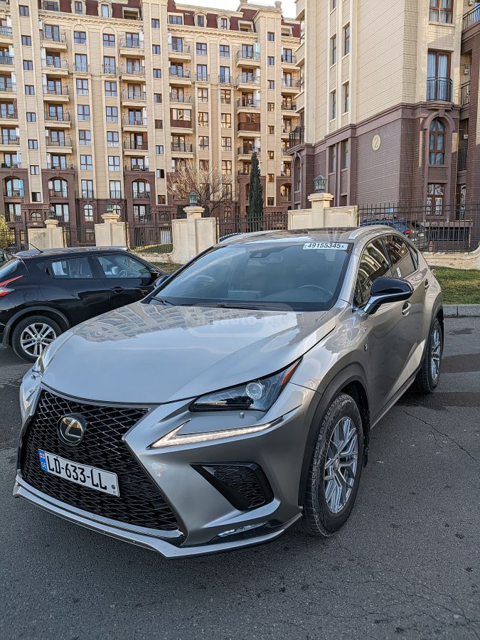 Lexus F SPORT 4dr All-Wheel Drive Au — миниатюра 3