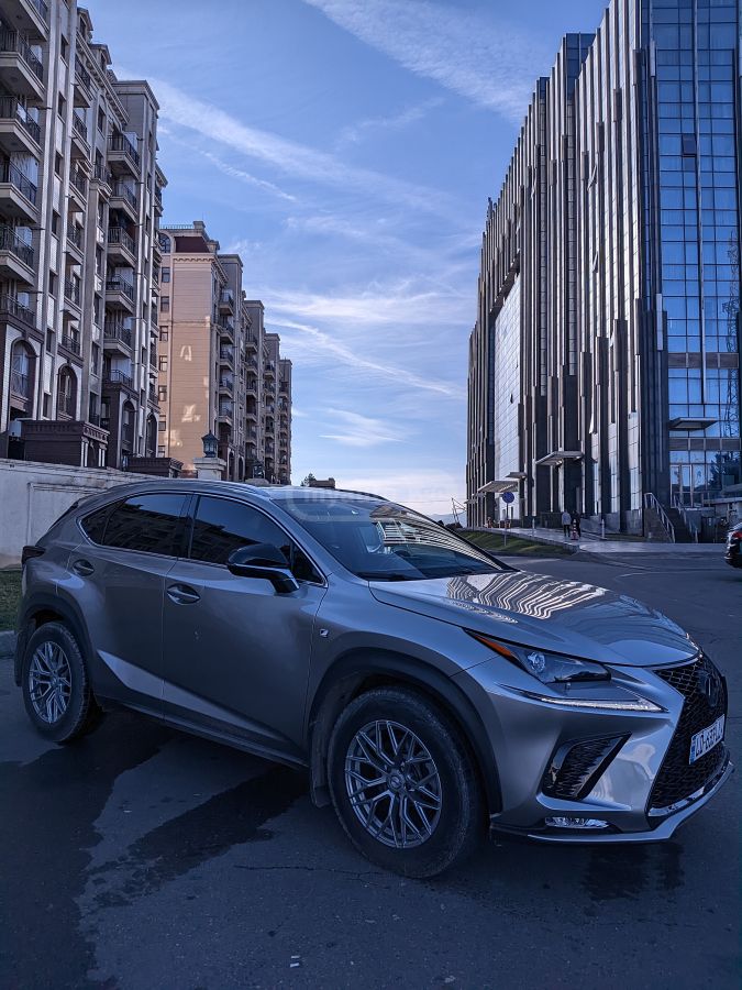 Lexus F SPORT 4dr All-Wheel Drive Au — миниатюра 4