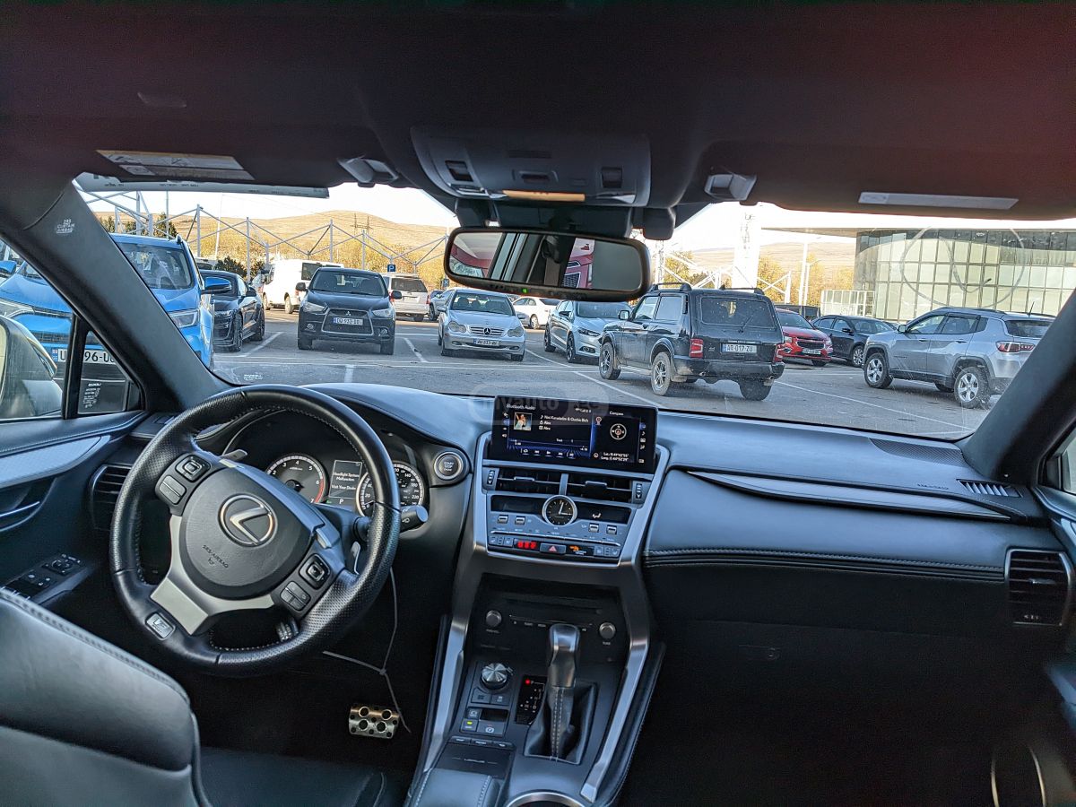 Lexus F SPORT 4dr All-Wheel Drive Au — миниатюра 5