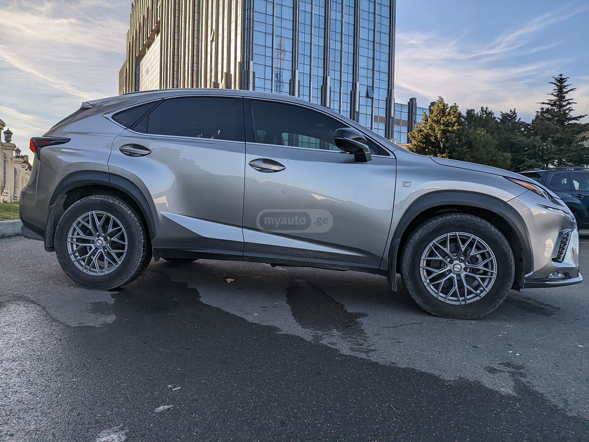 Lexus F SPORT 4dr All-Wheel Drive Au — миниатюра 6