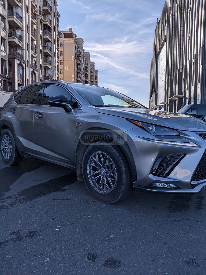 Lexus F SPORT 4dr All-Wheel Drive Au — миниатюра 7