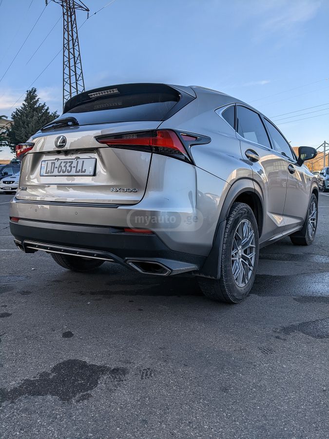 Lexus F SPORT 4dr All-Wheel Drive Au — миниатюра 8