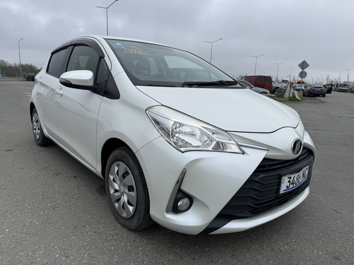 Toyota Vitz - фото 1