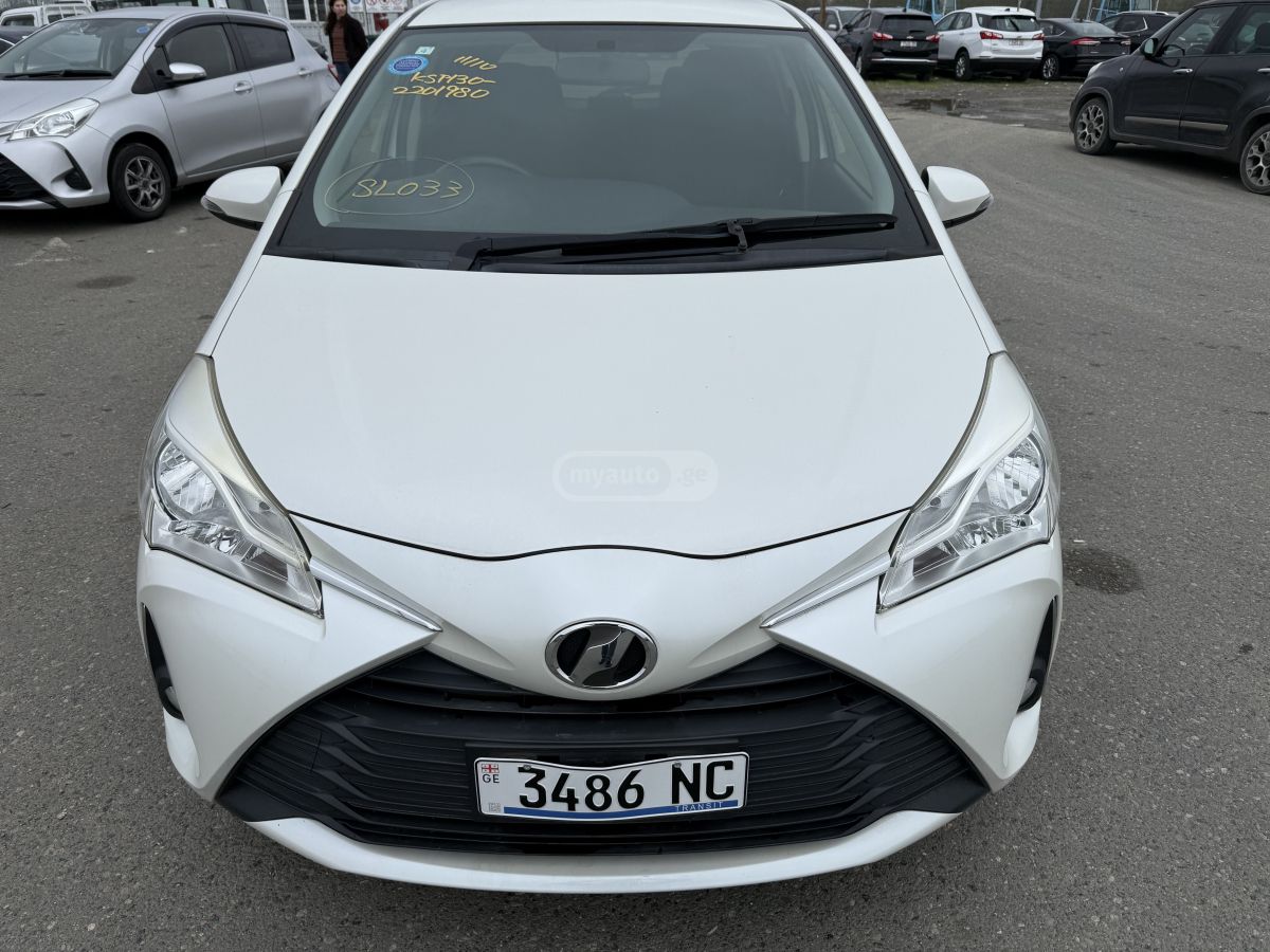 Toyota Vitz - фото 2