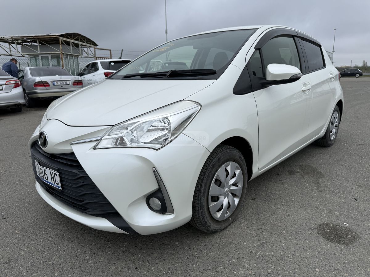 Toyota Vitz - фото 3