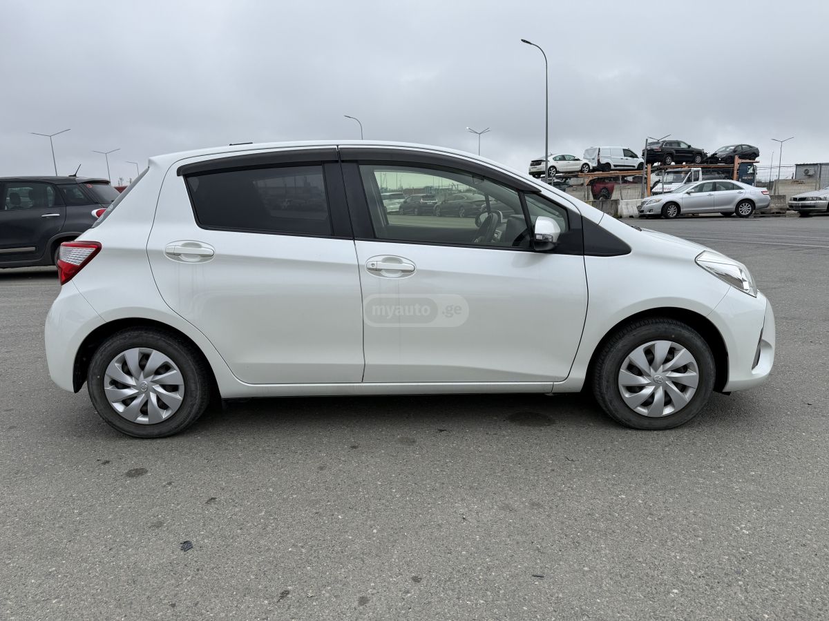 Toyota Vitz - фото 8