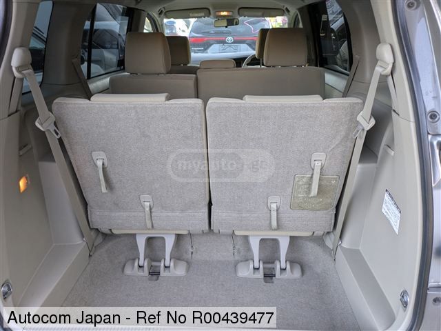 Toyota Isis - фото 10