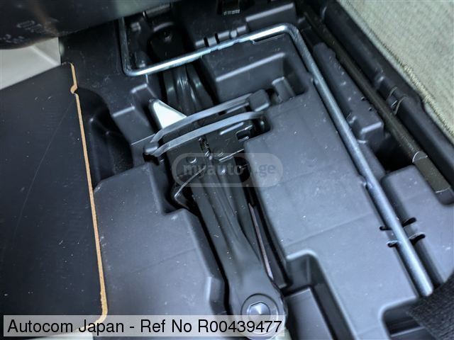 Toyota Isis - фото 15