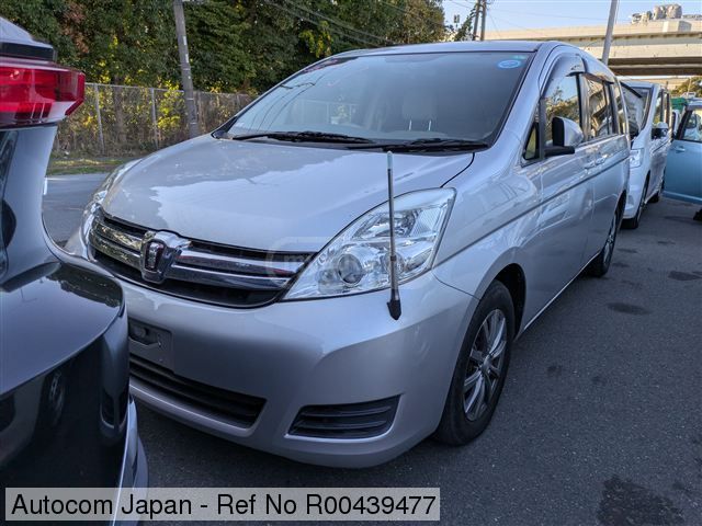 Toyota Isis - фото 2