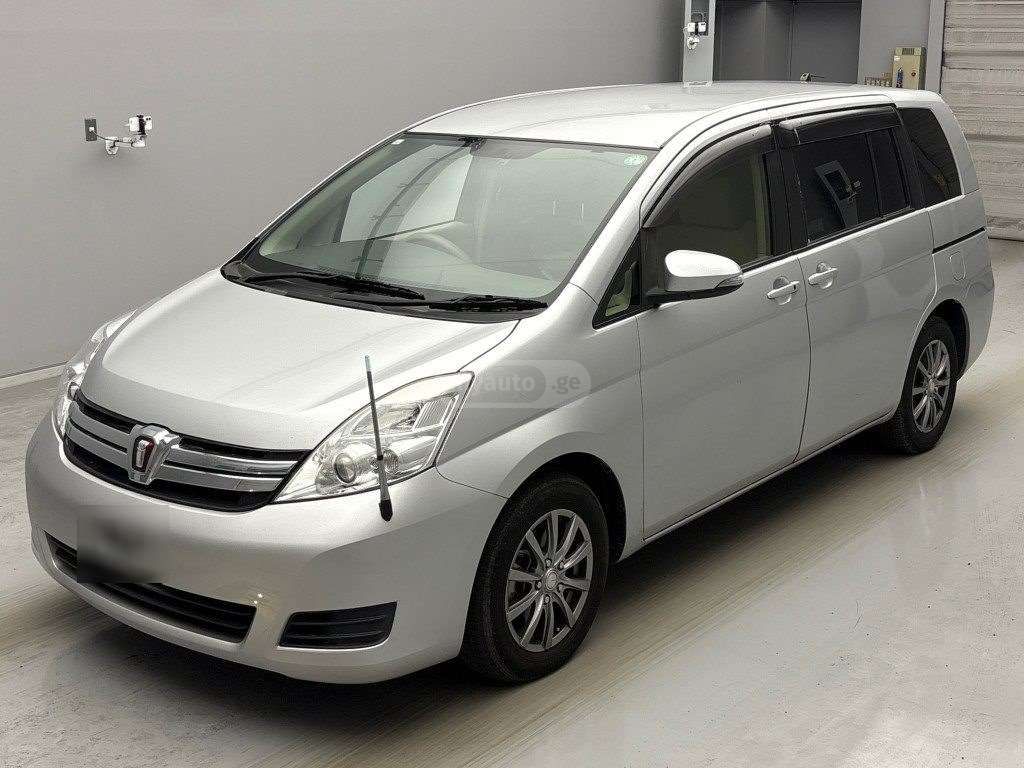 Toyota Isis - фото 3