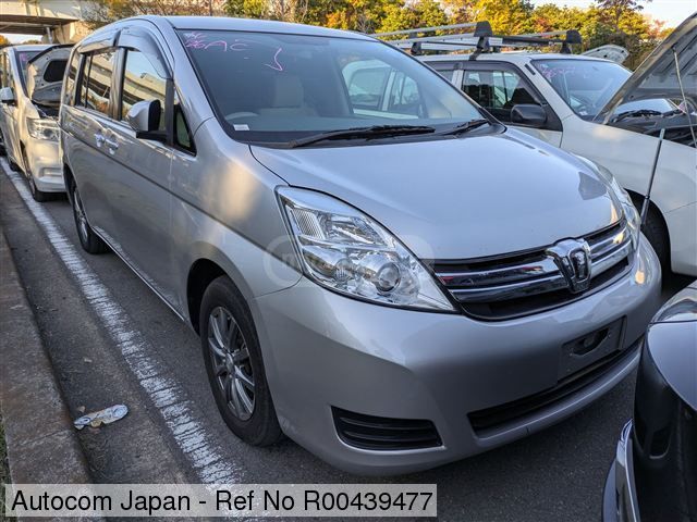 Toyota Isis - фото 5