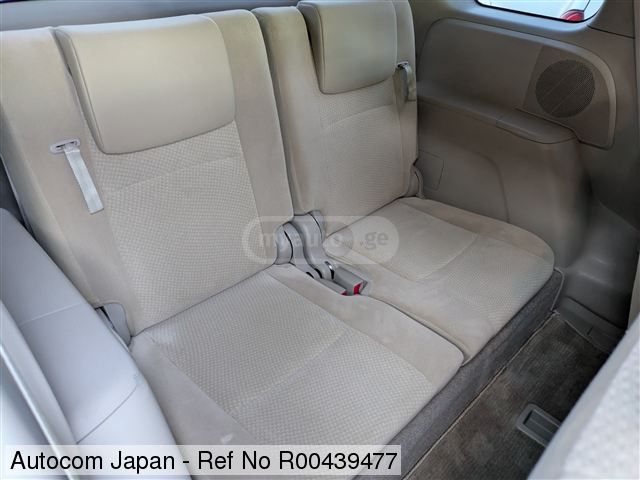 Toyota Isis - фото 9