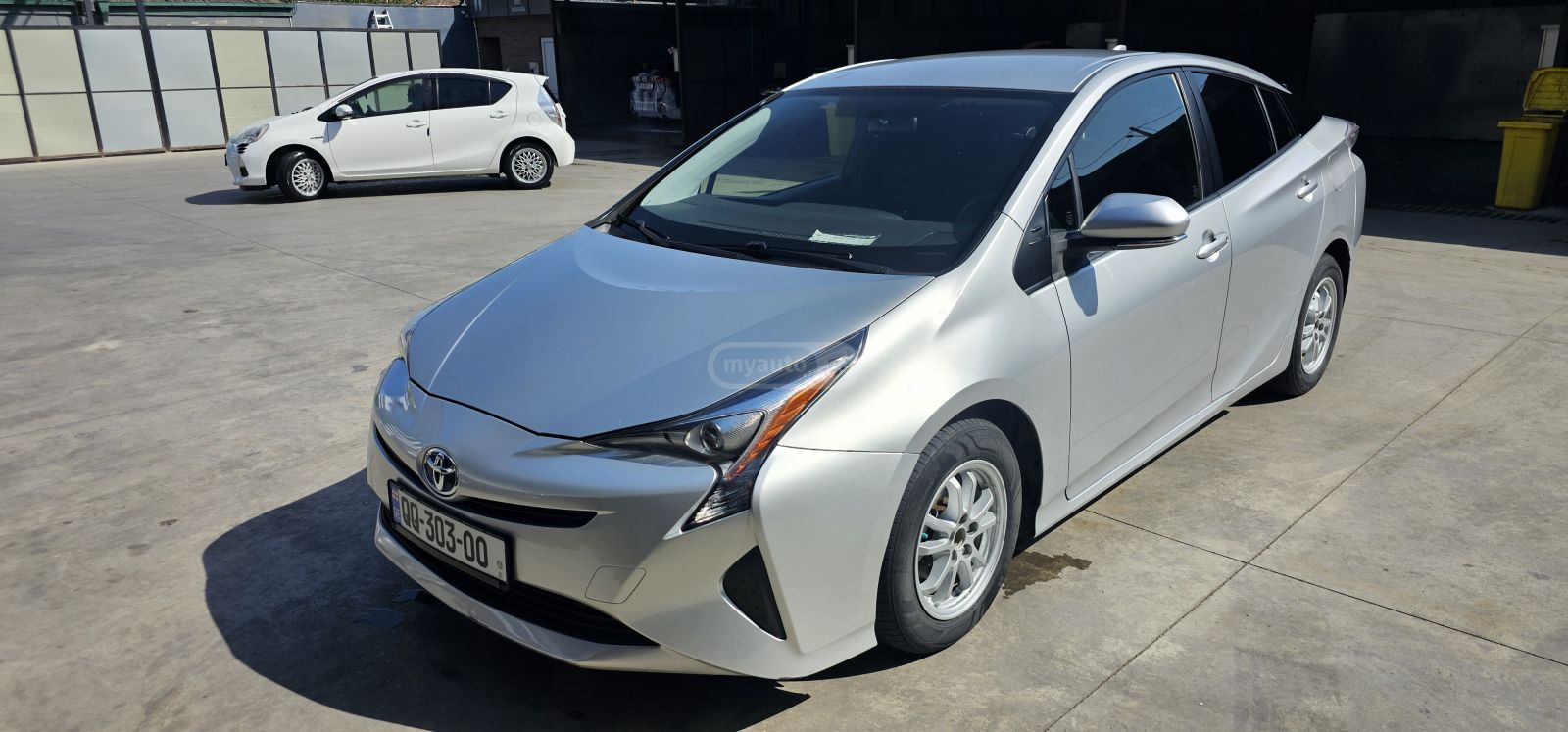 Toyota Prius - фото 1
