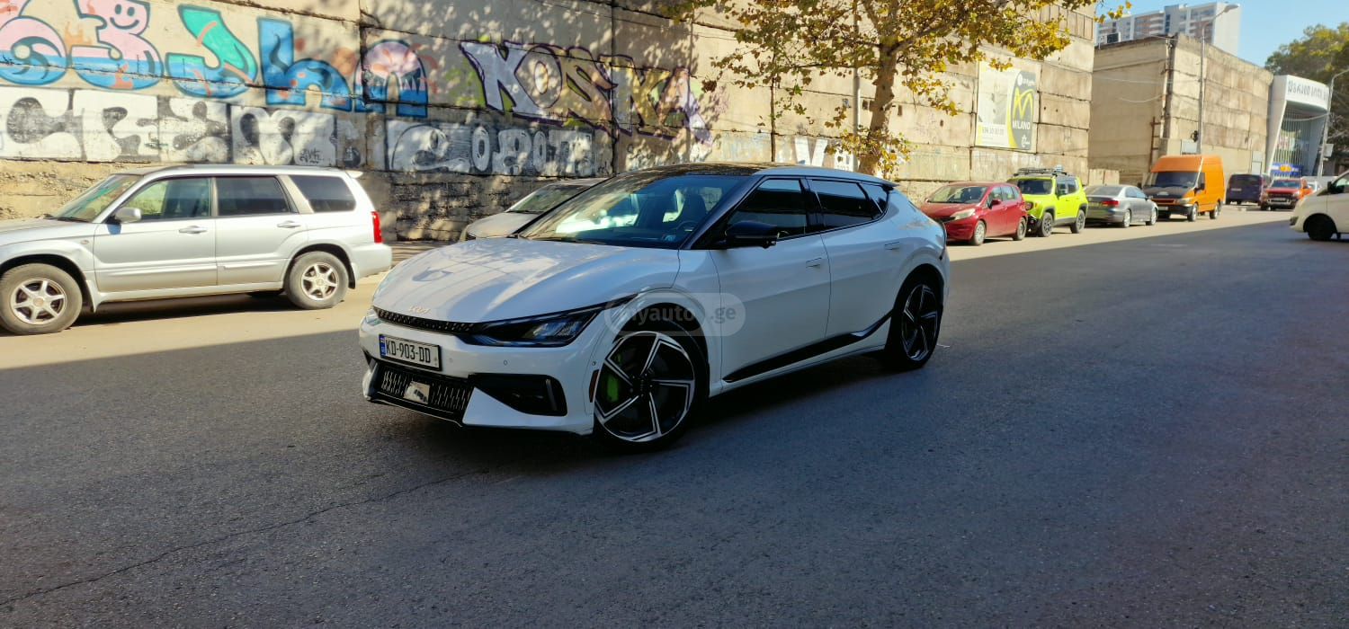 Kia EV6 - фото 1
