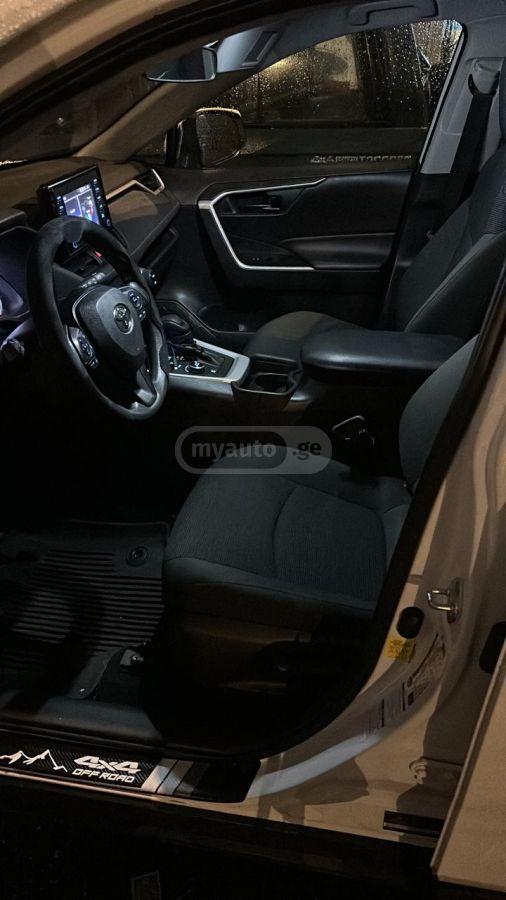 Toyota LE 4dr All-Wheel Drive Automat — миниатюра 11