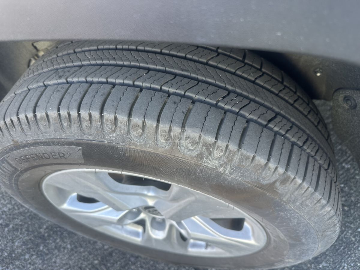 Toyota LE 4dr All-Wheel Drive Automat — миниатюра 8