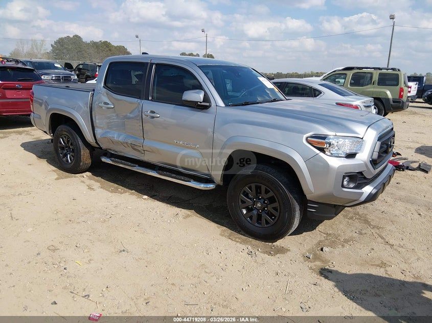 Toyota Tacoma - фото 1