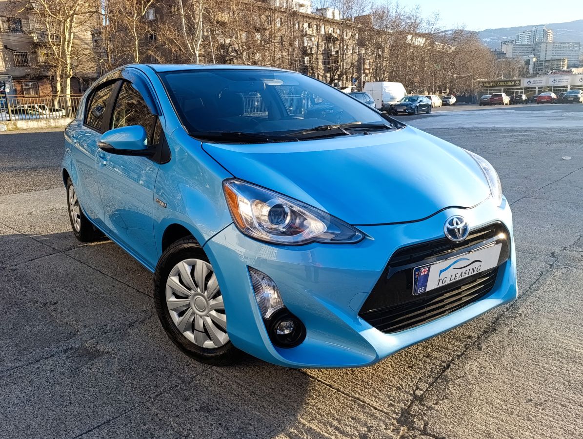 Toyota Prius C - фото 1