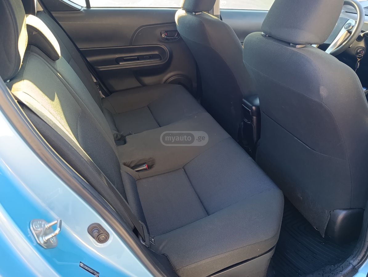 Toyota Prius C - фото 3