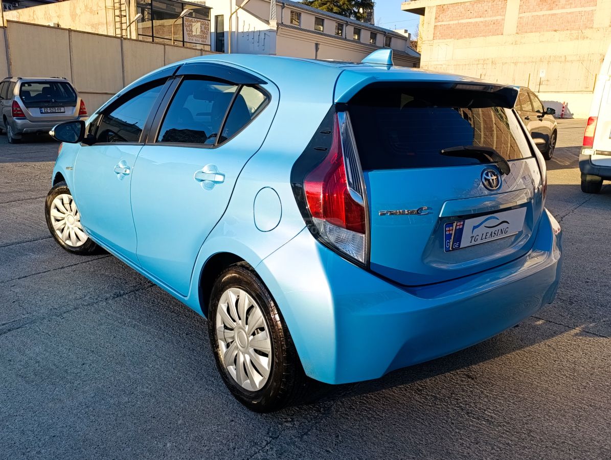 Toyota Prius C - фото 5