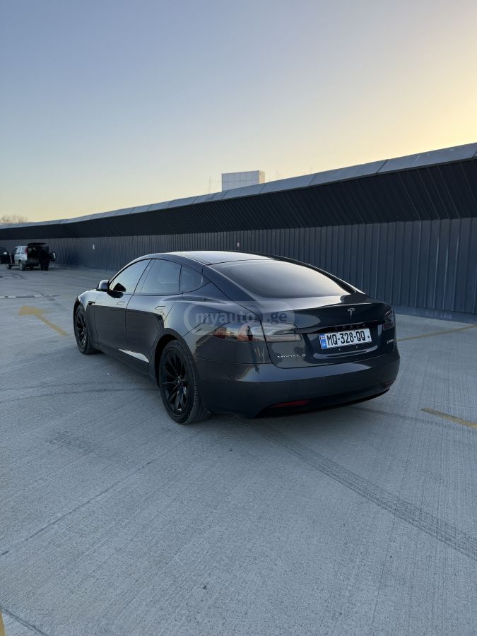 Tesla Model S - фото 4