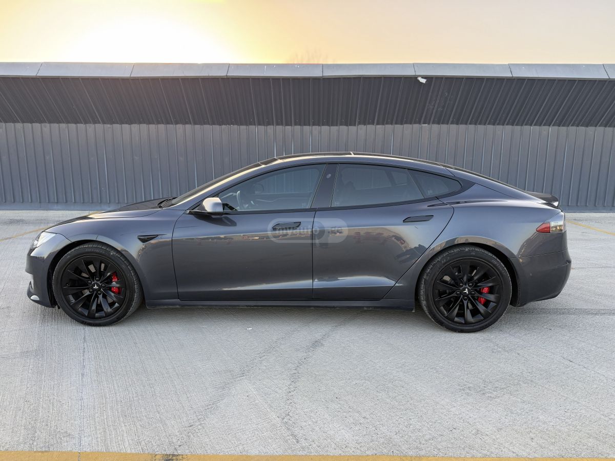Tesla Model S - фото 5