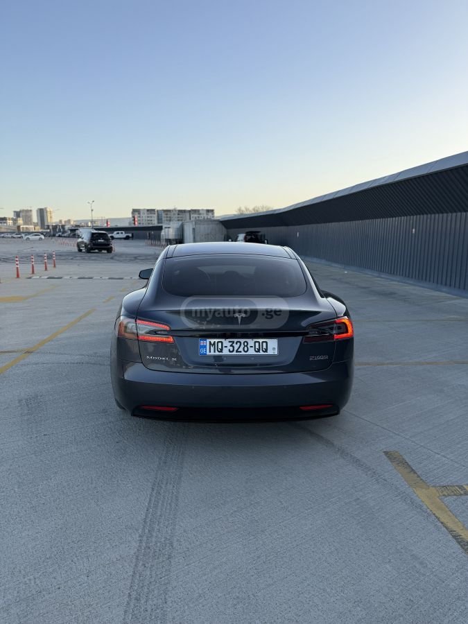 Tesla Model S - фото 6