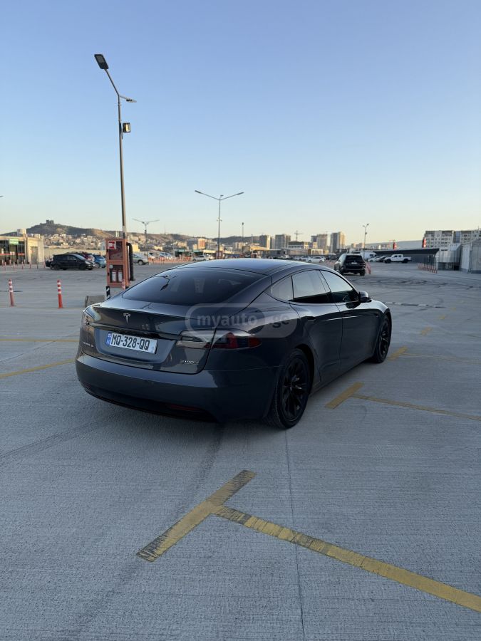 Tesla Model S - фото 8